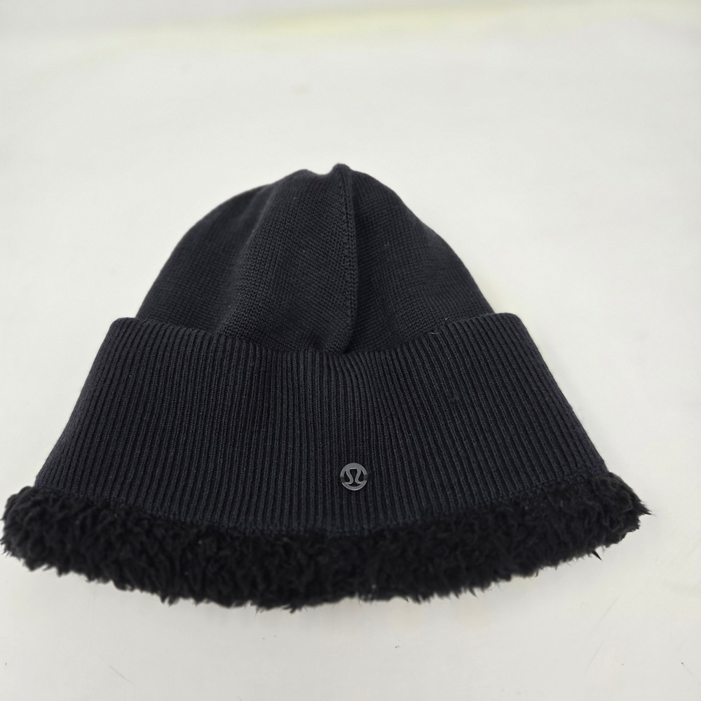 Lululemon Beanie Hat Black Faux Fur‎ Lined Merino Wool Cozy Winter Warm